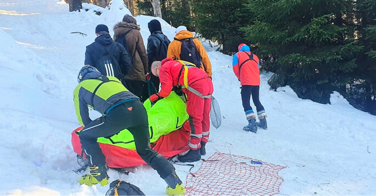 Chtěl si zkrátit cestu, nabodl se na kus dřeva