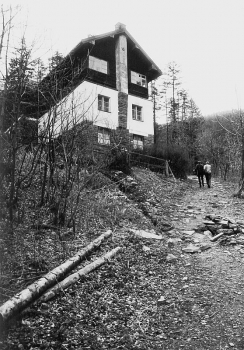 12 fotek původní lanové dráhy na Pustevny